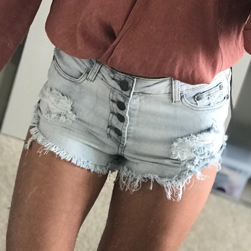destroyed denim // button shorts